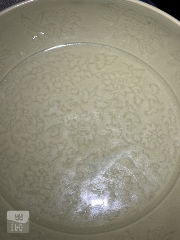 明初 处州龙泉缠枝花卉大盘 - 图4